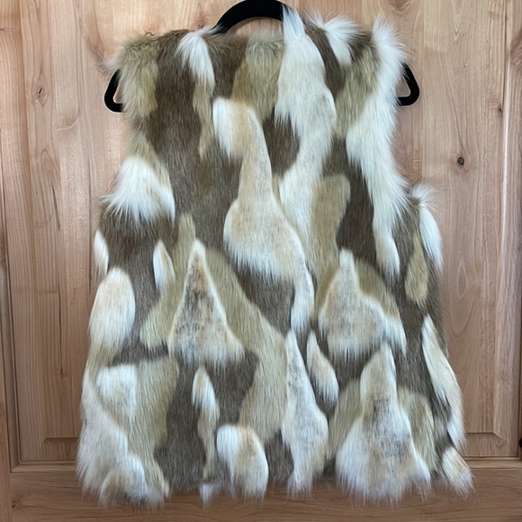 NWOT H&M Women’s Multi-Colored Faux Fur Vest, Size XS - Picture 2 of 5
